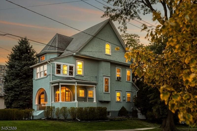 Front Exterior / Twilight