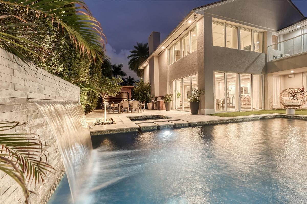Heated Pool Separate SpaOutdoor Dining, BBQ Kitchen & Fire Pit