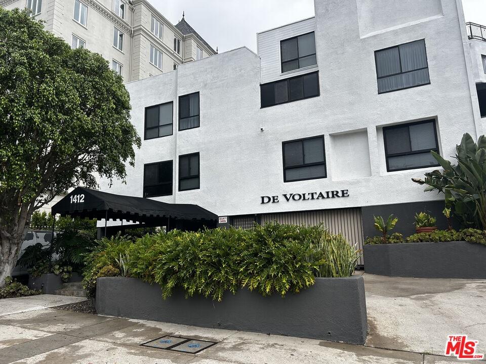 Charming Boutique Building