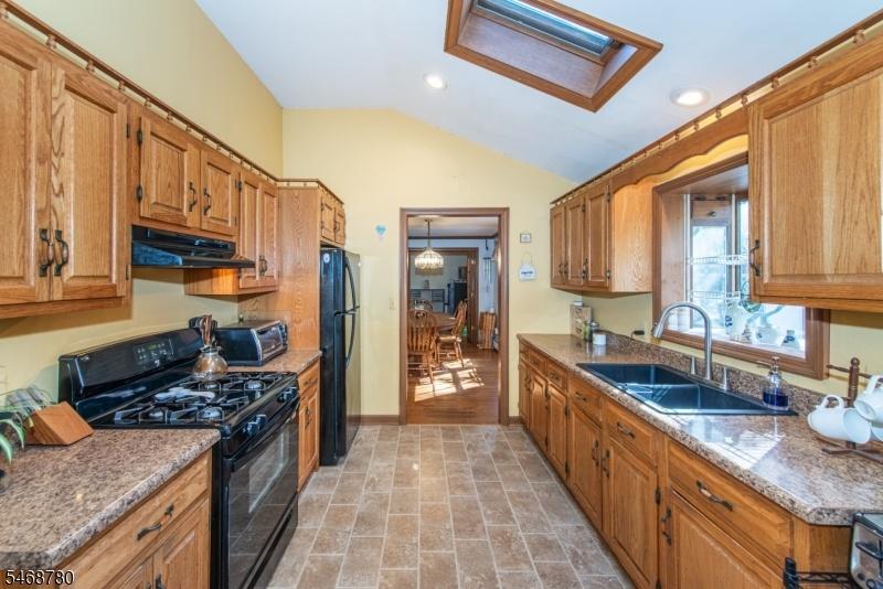 Eat-In Kitchen