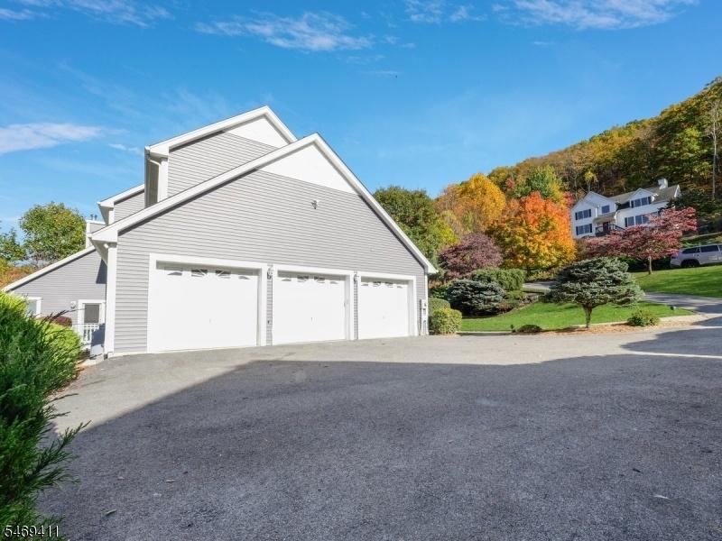 3 car garage!