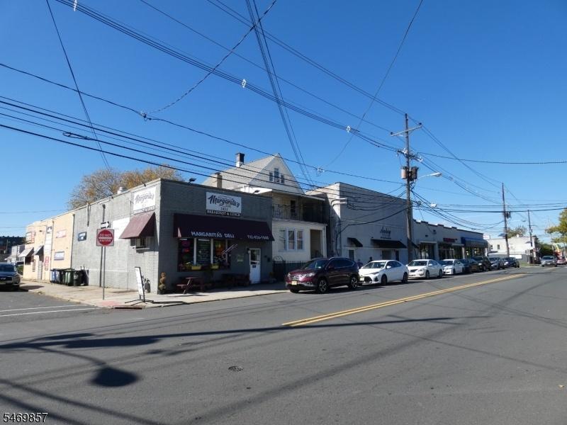 CORNER BUILDING