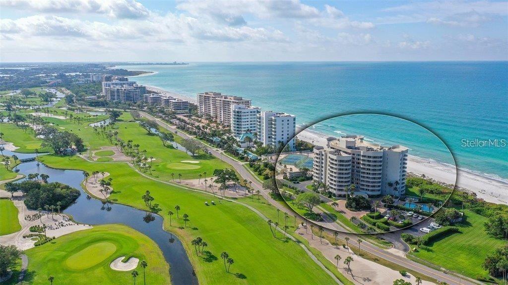 An unparalleled location overlooking the manicured golf course, Sarasota Bay, and the Gulf of Mexico.