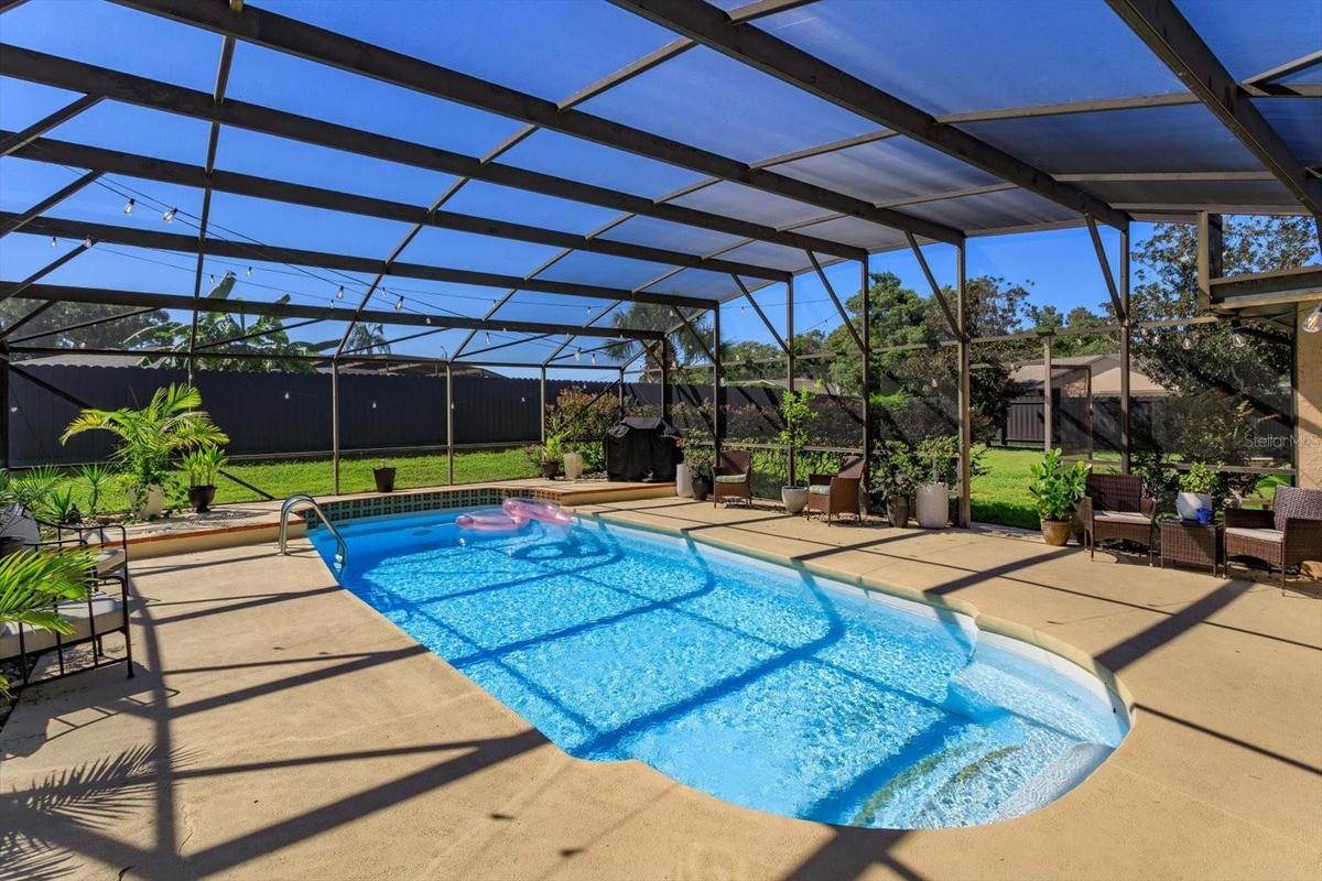 Beautiful pool with new screen enclosure and new pool pump