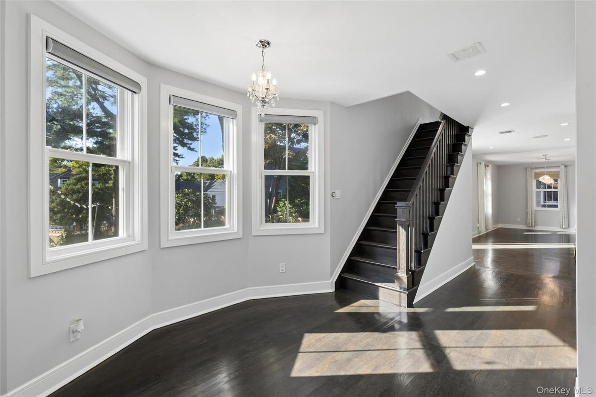 Spacious Entry Foyer