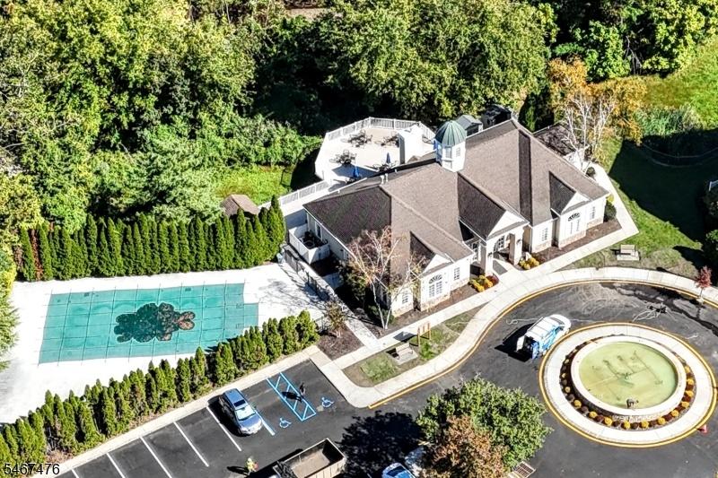 Pool/Clubhouse