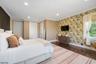 Bedroom w/en suite bath