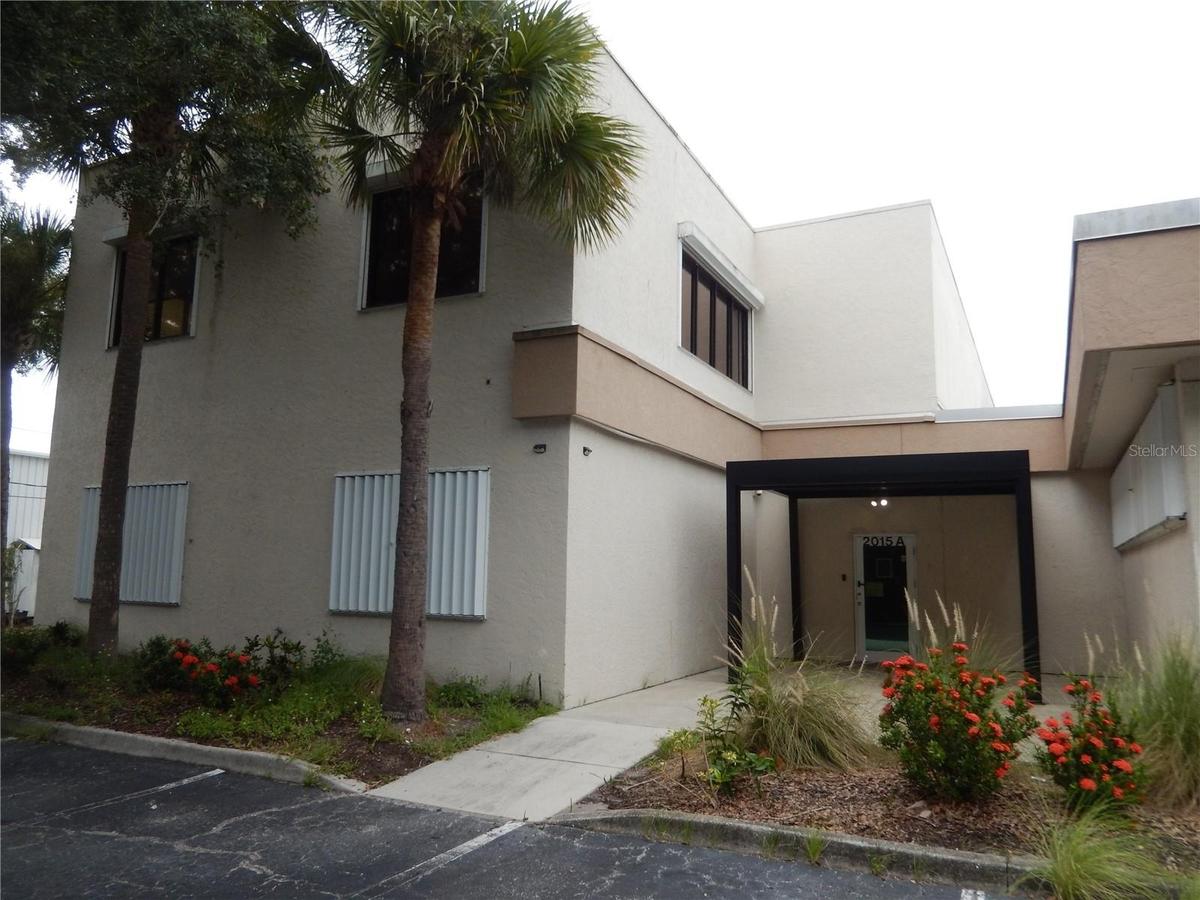 Entrance to 2015 Cattlemen Rd, Suite A