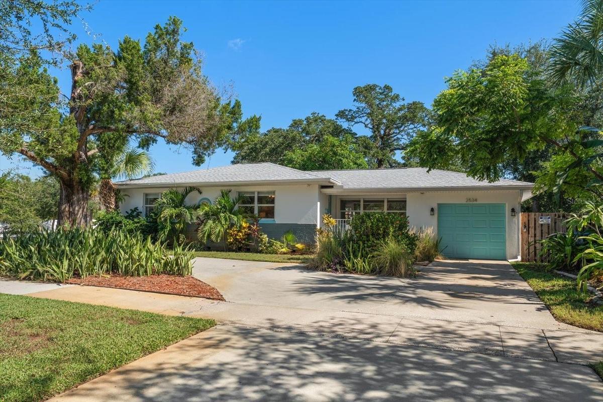 Welcome to 2534 Bayside Dr. Sth