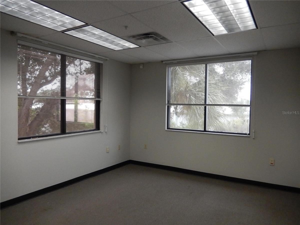 Office w/ windows