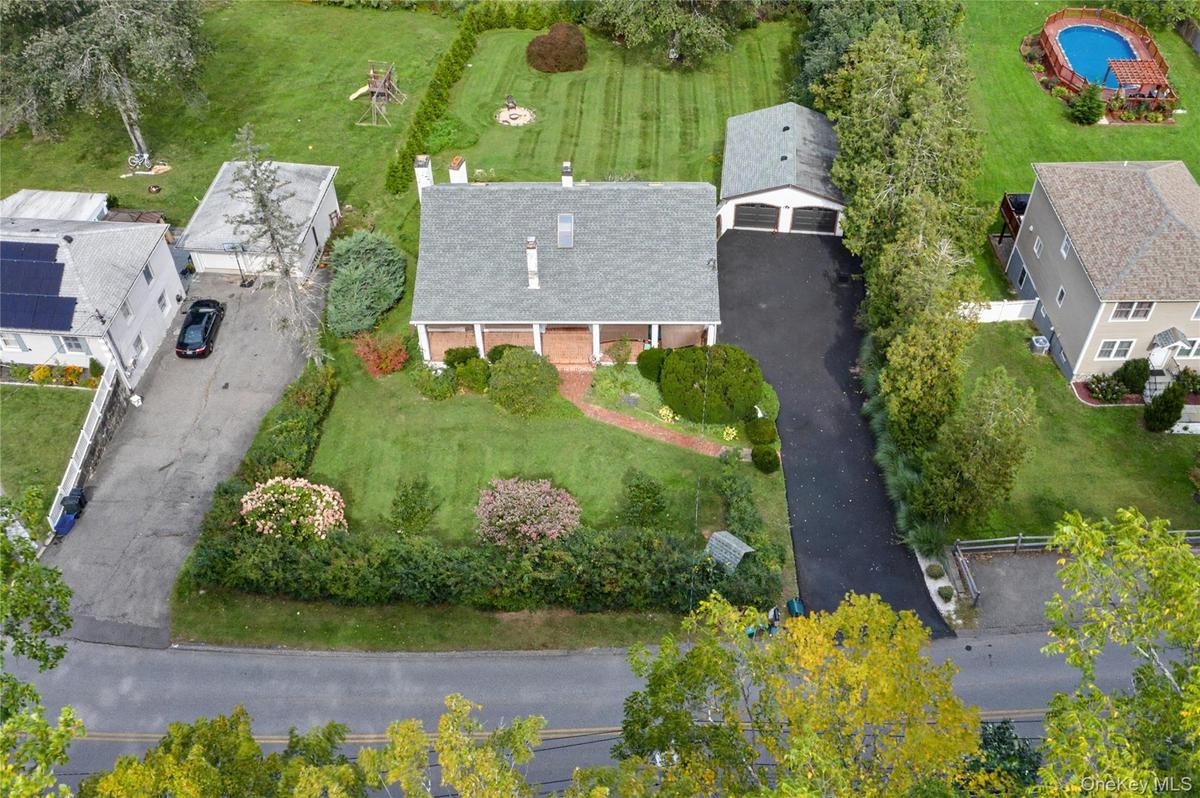 Frontal-aerial view from the South