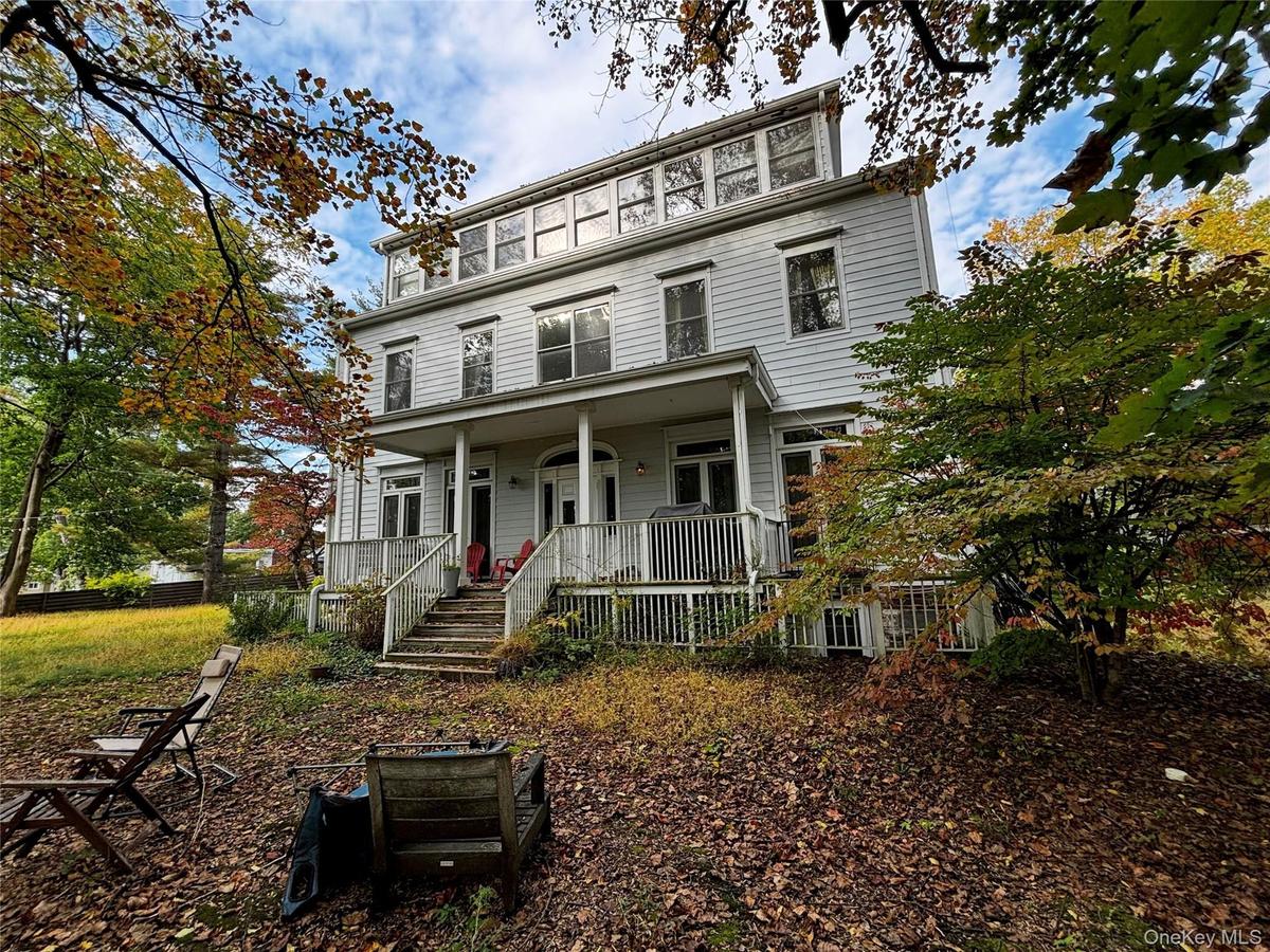 Rear Exterior & Porch
