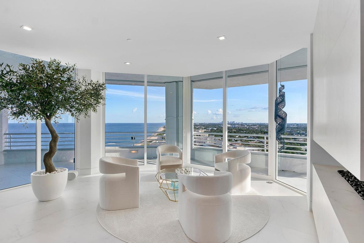 Positioned on the coveted southeast corner, this spectacular sitting room is wrapped in walls of glass, offering breathtaking panoramic views that str