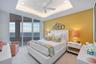 A Vibrant Guest Retreat
Positioned at the entrance to the private En-Suite Gallery, the Mandarin Room is a joyful jewel-box guest retreat, where a ric