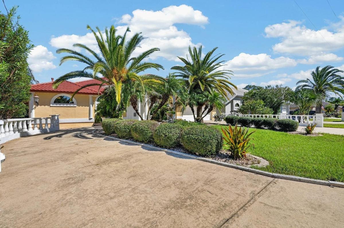 Beautifully Landscaped Circular Driveway