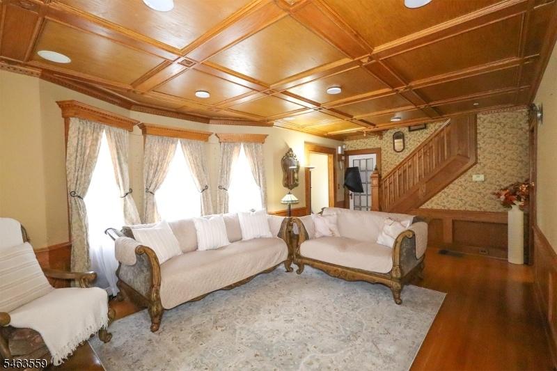 LIVING ROOM (Additional View)
