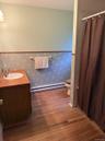 Upstairs full hall bath