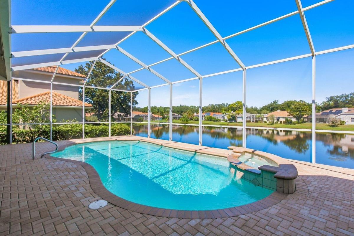 Beautiful Pool / Pond View