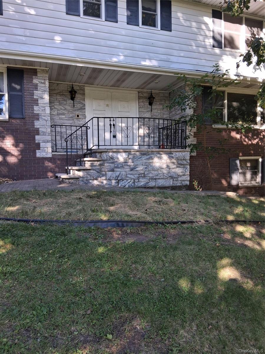 CLARKSTOWN PRIVACY PREMIER -LOCATION/LOCATION