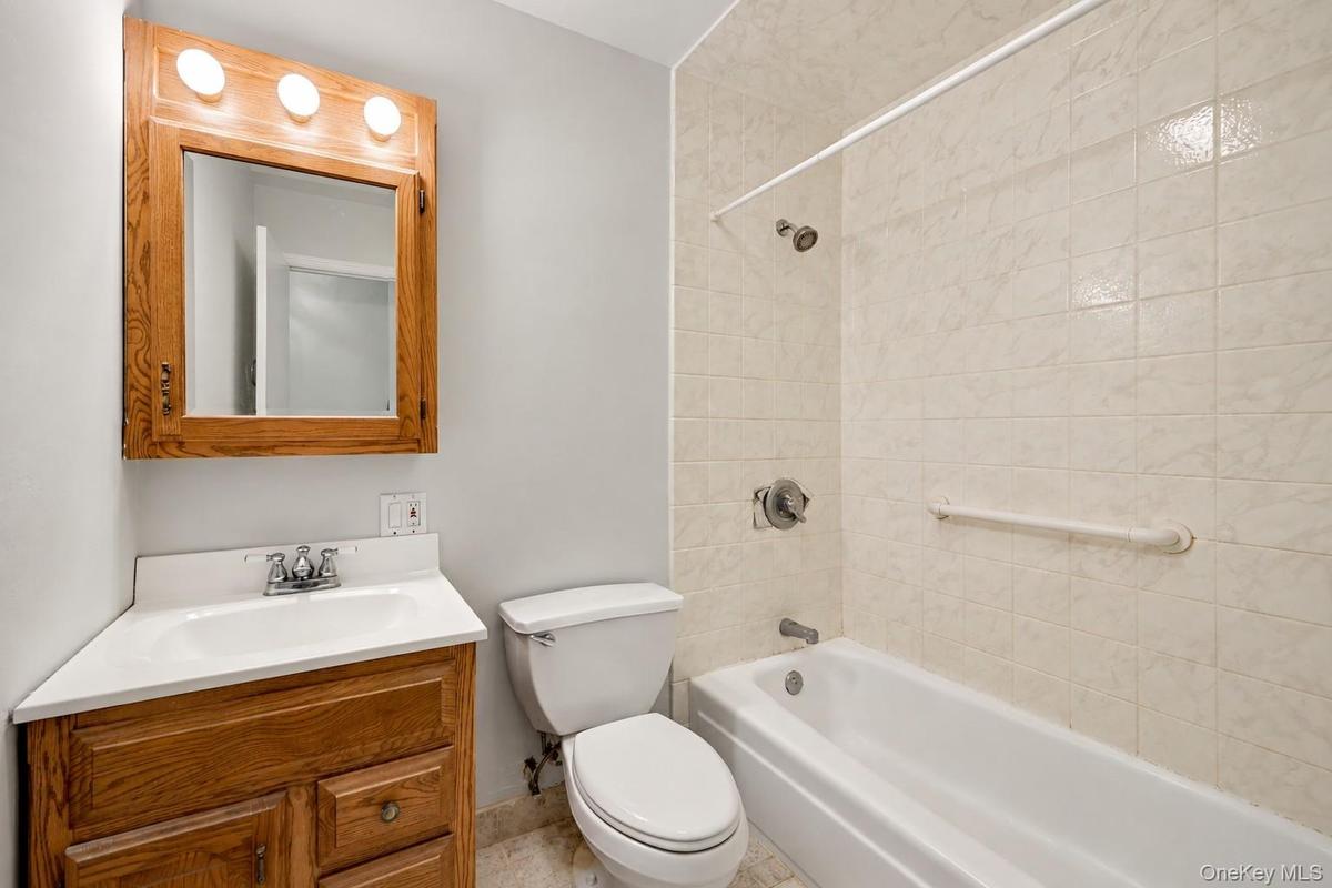 Upstairs Hall Full Bath