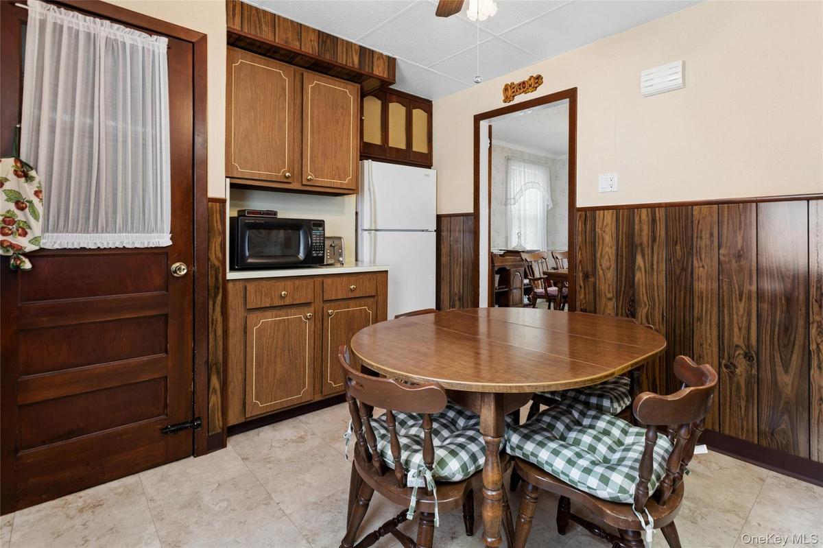 Eat In Kitchen