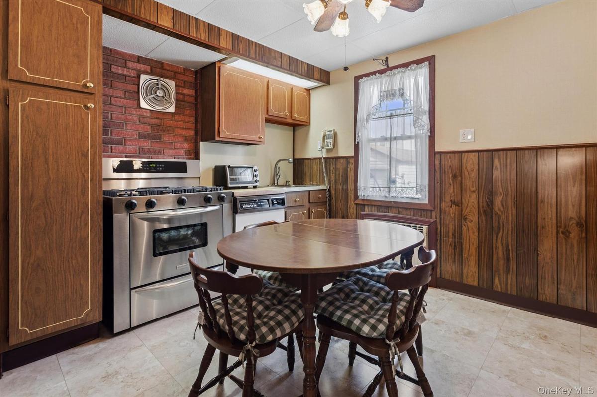 Eat In Kitchen