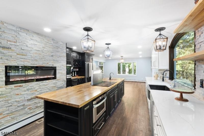 KITCHEN VIEW 2