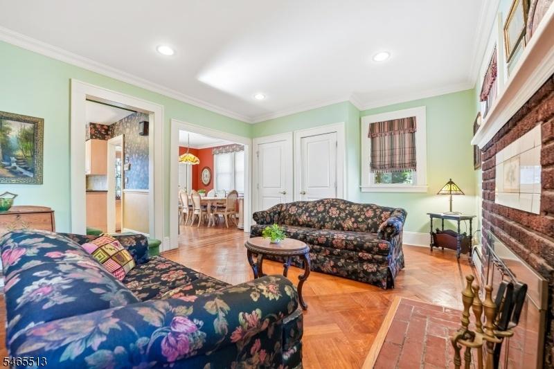 76 Summit Ave