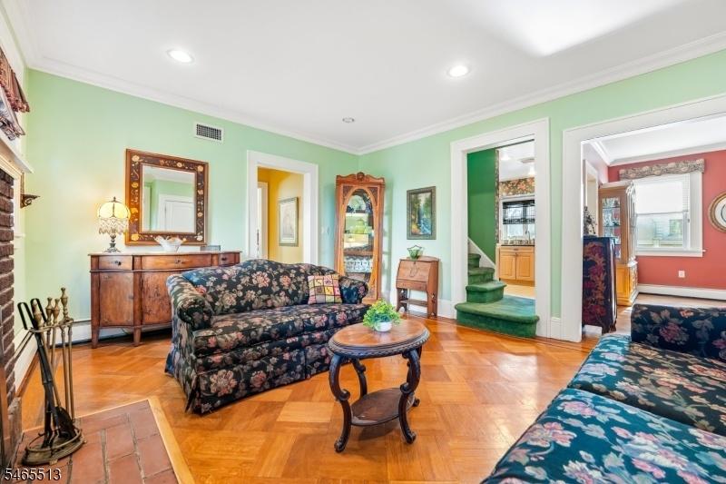 76 Summit Ave