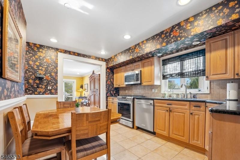76 Summit Ave