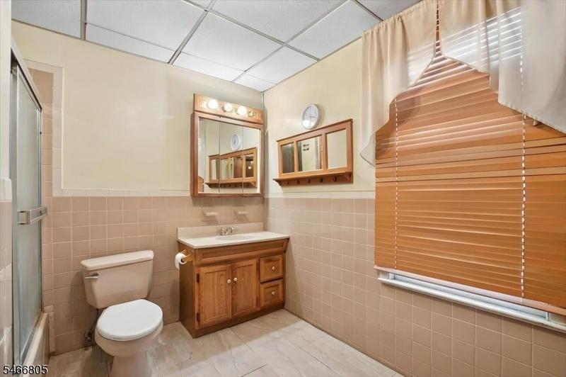 1st Floor Bathroom