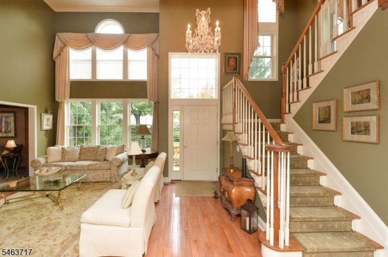 Ent Foyer Leads To Living Rm