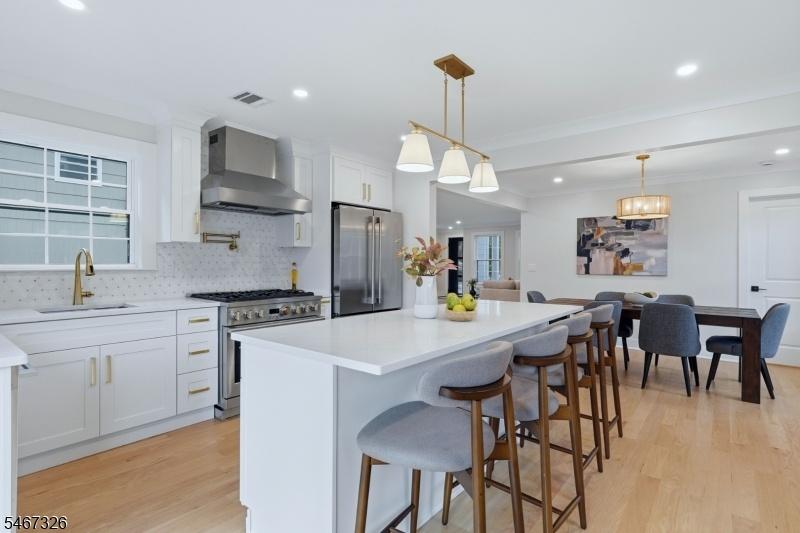 Kitchen / Dining View