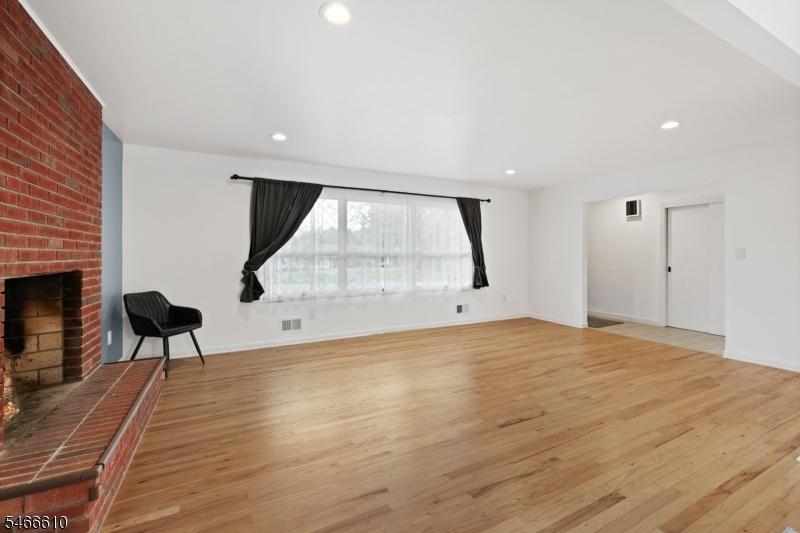 41 Jamestown