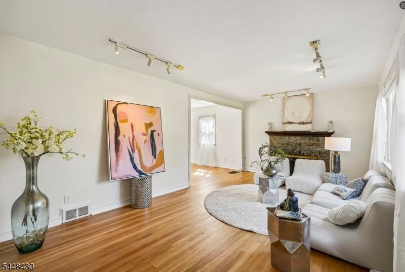 Living Room (Entry View)