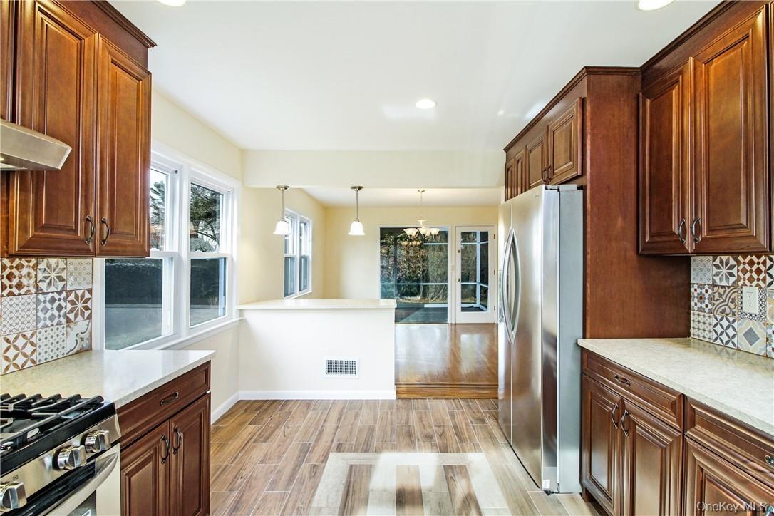 Beautiful eat-in-kitchen. Photos taken when house was empty prior to occupancy.