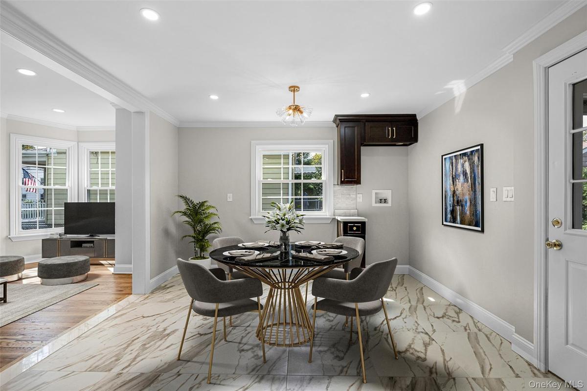 Eat-in kitchen