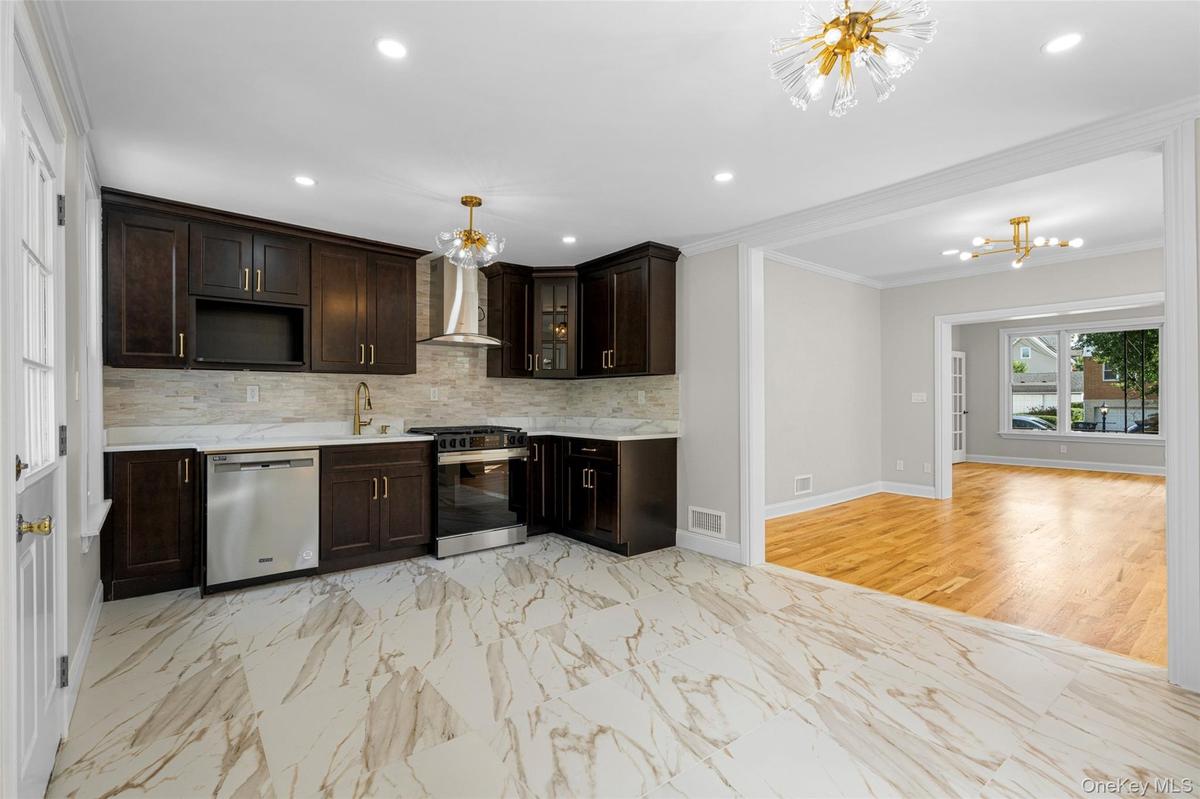Beautifully renovated eat-in kitchen