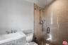 En suite bathroom featuring a
