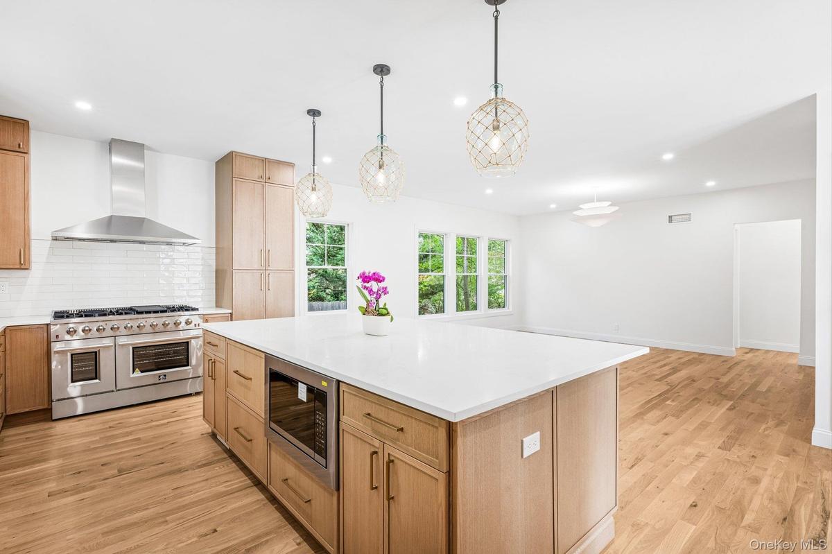 A 48-inch, 8-burner gas range anchors the kitchen. Dining out instead? Stella Trattoria on Montauk Highway is about five minutes from home, and Cavana