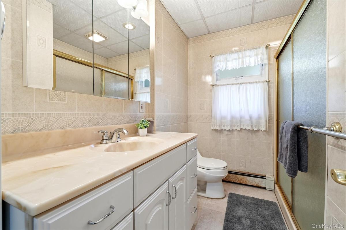 1st Floor Bathroom