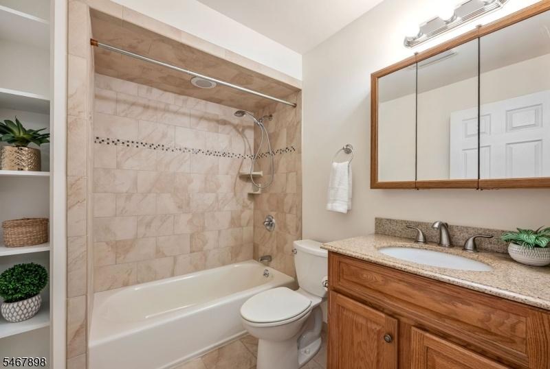 Unit 1 Full Bath