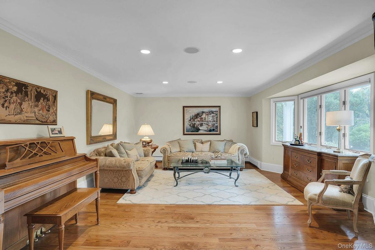 Hadwood flooring, crown molding and casement windows.