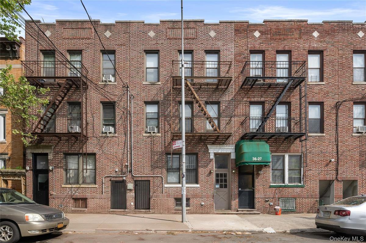 View of apartment building / complex