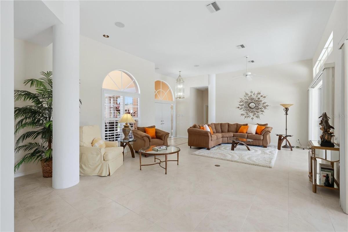 Living Room/Dinning Area