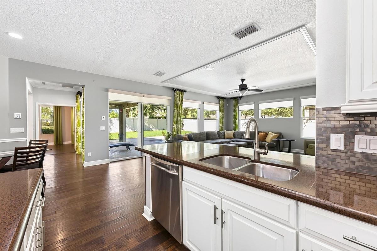 Oepn Kitchen.