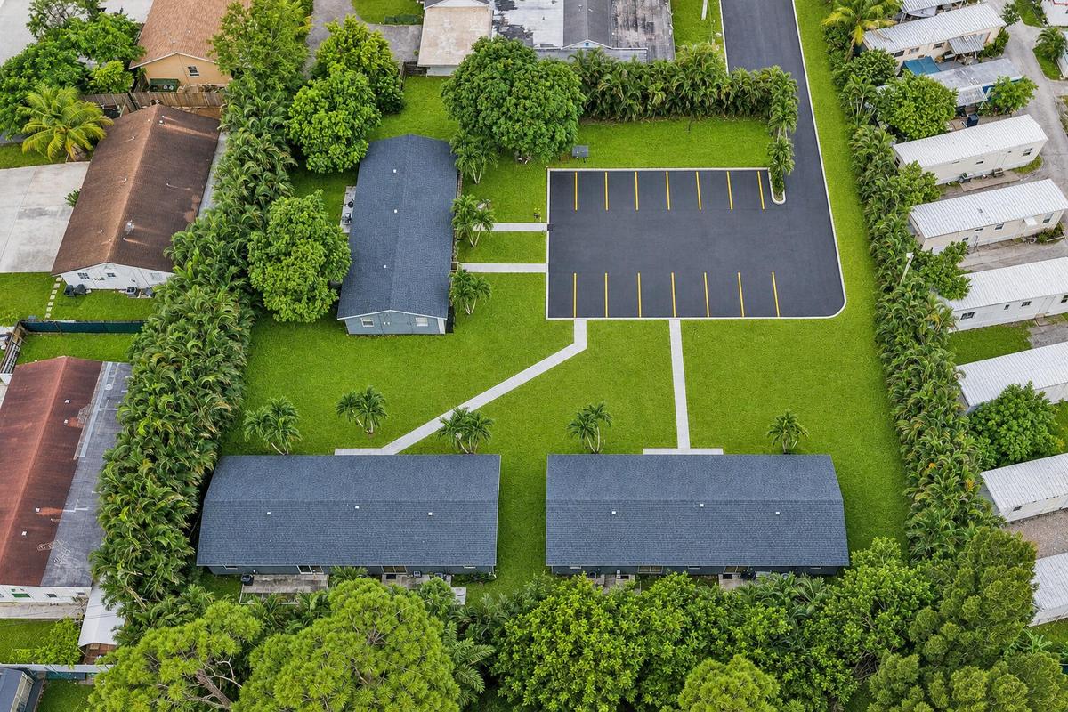 3 duplexes, 6 units total, 3 bedrooms 1 bath