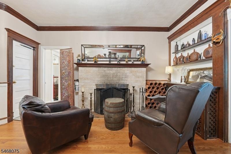 210 Leonia Ave