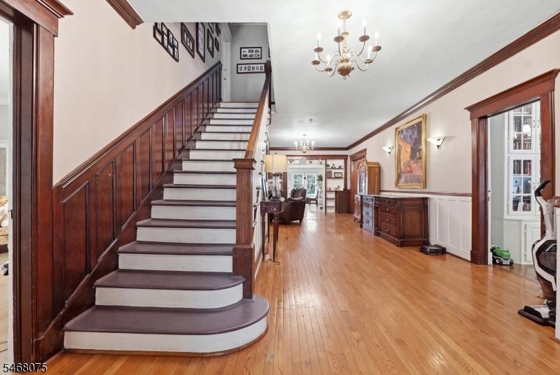 210 Leonia Ave