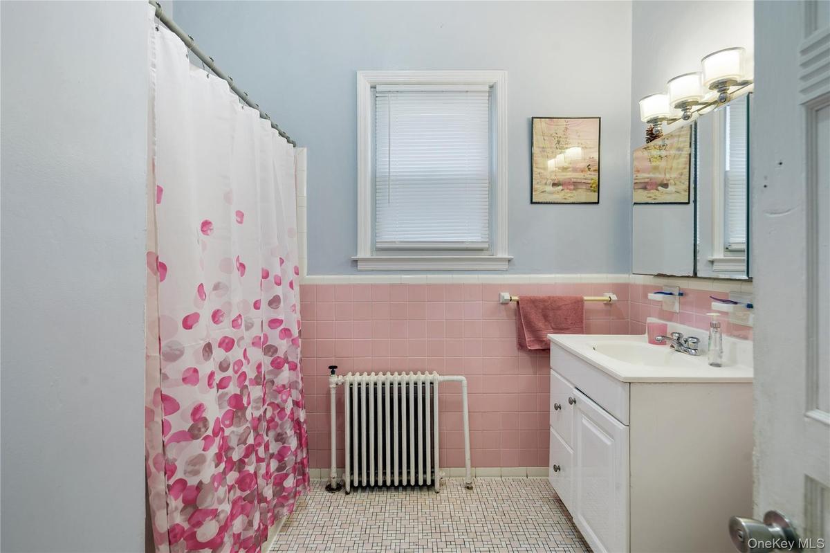 1st floor bathroom